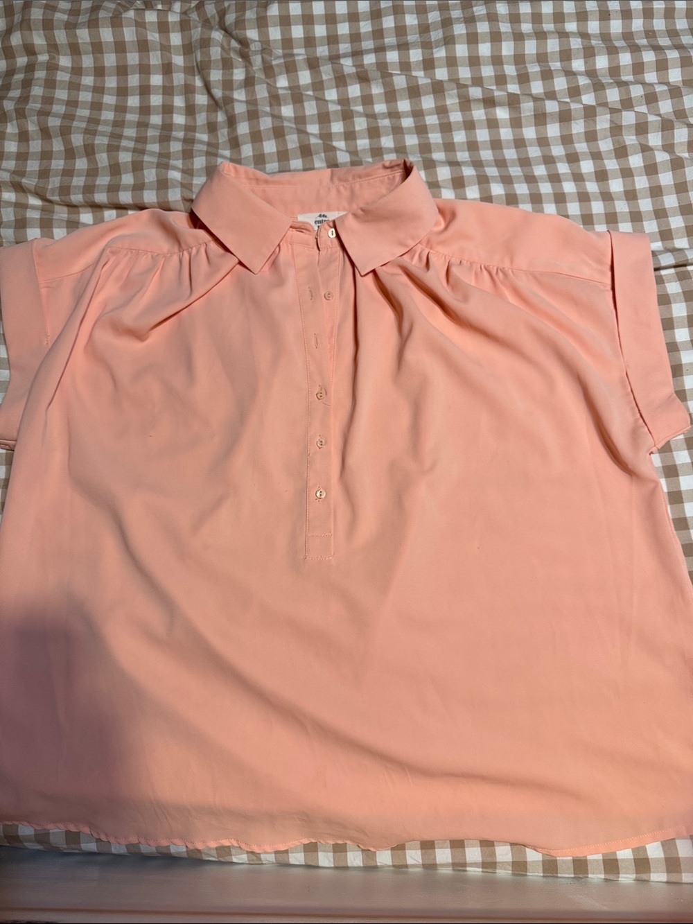 entro Peach Short-Sleeve Button-Up Blouse